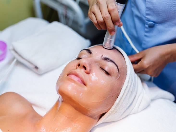 HydraFacial Benefits vs. Traditional Facials: What’s the Difference?